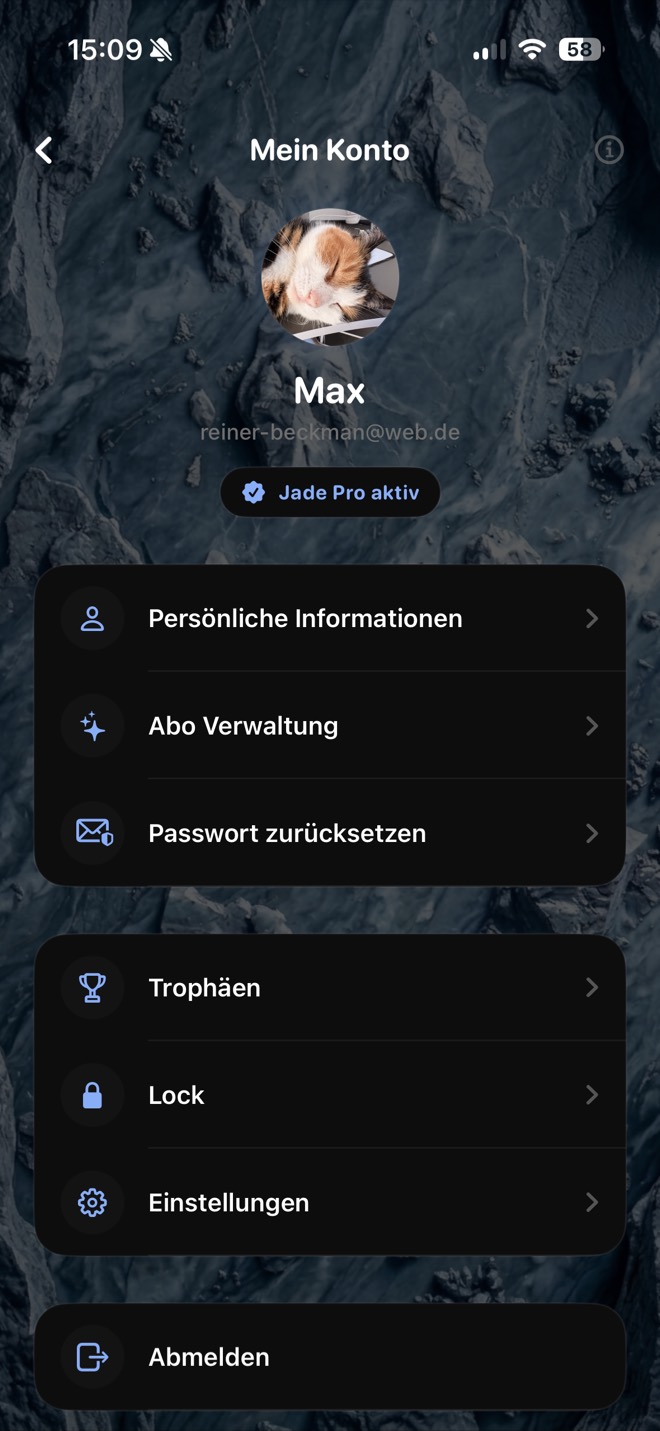 Konto in Jade: Profil mit aktivem Jade Pro, darunter Persönliche Informationen, Abo Verwaltung, Passwort zurücksetzen, Trophäen, Lock und Einstellungen.