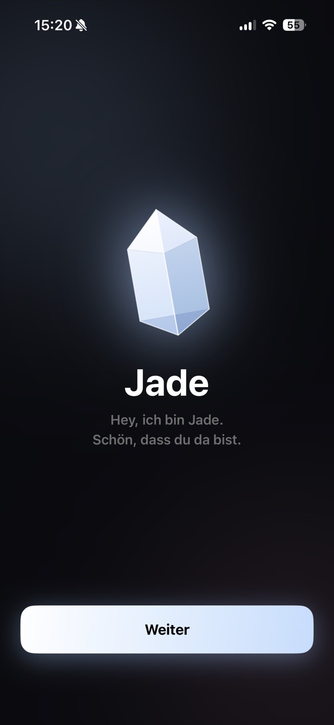 Startbildschirm von Jade: der Jade Kristall mit der Begrüßung Hey, ich bin Jade, darunter der Knopf Weiter.